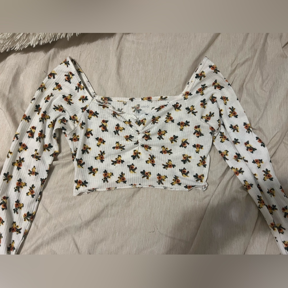 AE Size XS Off Shoulder Crop Top
